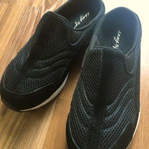 Easy spirit traveltime slip on sneaker